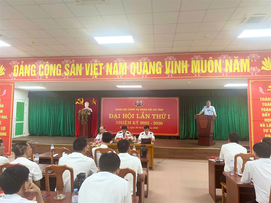 Đồng chí Đinh Văn Thắng phát biểu chỉ đạo Đại hội
