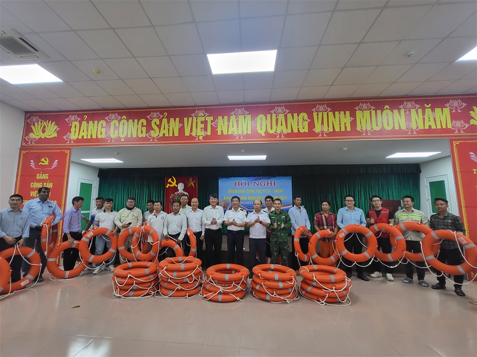 Cảng vụ Hàng hải Hà Tĩnh tổ chức Hội nghị “Triển khai công tác phòng chống thiên tai và tìm kiếm cứu nạn khu vực cảng biển Hà Tĩnh năm 2024”